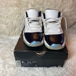 Jordan 11 retro low iridescent